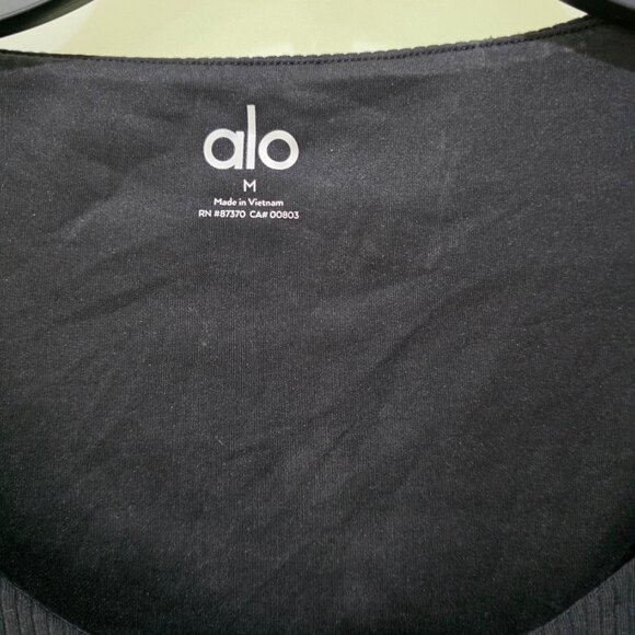 Alo Yoga Women’s Black Ribbed Crop Top – Size M – Short Sleeve Button Front - Picture 2 of 7